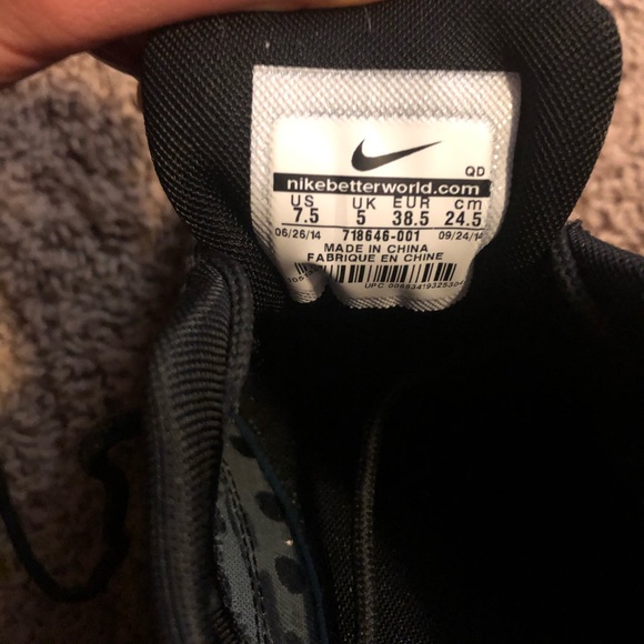 Nike Women’s Air Max Thea - Picture 3 of 3